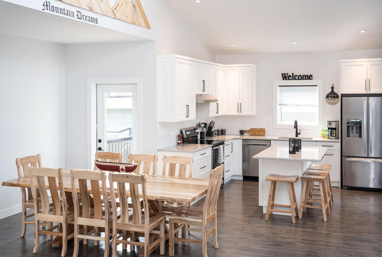 Mountain Dreams - Revelstoke Home Near Rmr Экстерьер фото