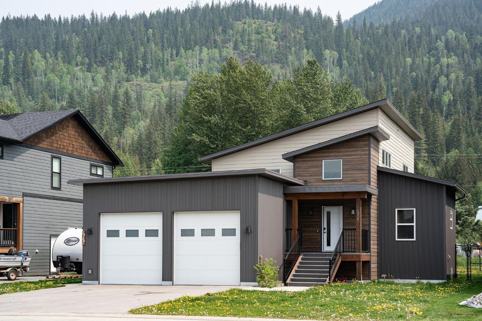 Mountain Dreams - Revelstoke Home Near Rmr Экстерьер фото